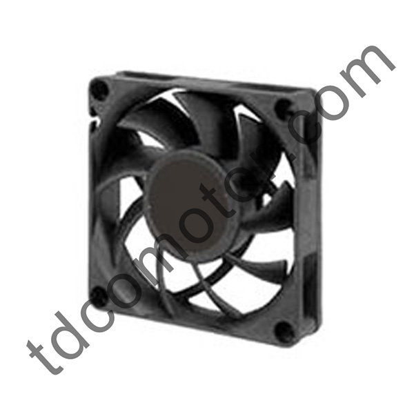 DC axiális ventilátor 70x70x15 YZ-7015D hüvelycsapágy golyóscsapágy